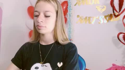 Snapshot of hannah_026 chatting on 12, 9, 2025 Hannah 027 online show from 12, 9, 2025