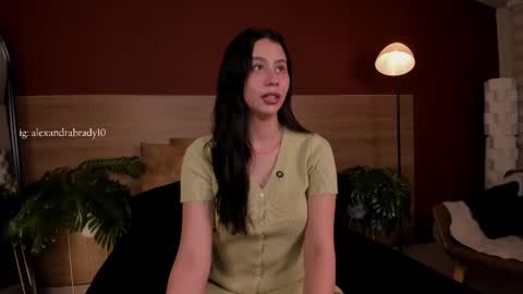 Snapshot of hannah_brady chatting on 4, 11, 2025 Hannah online show from 4, 11, 2025