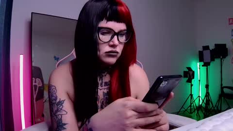 Snapshot of hannah_chaos chatting on 2, 2, 2025 Hannah online show from 2, 2, 2025