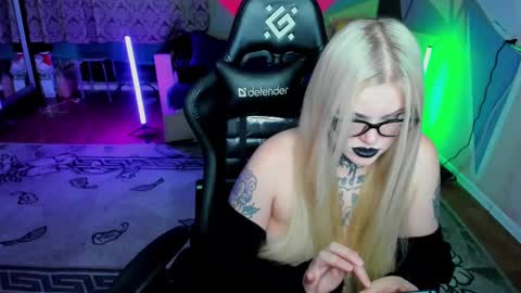 Snapshot of hannah_chaos chatting on 25, 2, 2025 Hannah online show from 25, 2, 2025