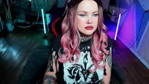 Snapshot of hannah_chaos chatting on 12, 9, 2025 Hannah online show from 12, 9, 2025