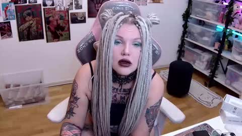 Snapshot of hannah_chaos chatting on 19, 10, 2025 Hannah online show from 19, 10, 2025