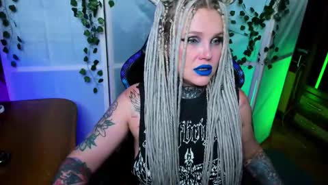 Snapshot of hannah_chaos chatting on 12, 11, 2025 Hannah online show from 12, 11, 2025
