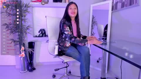 HANNAH HOWELL online show from 15, 1, 2025