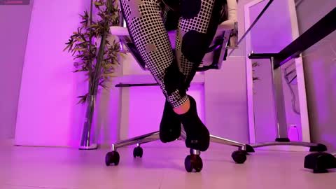 HANNAH HOWELL online show from 26, 2, 2025