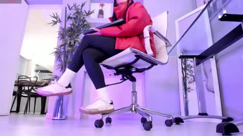 HANNAH HOWELL online show from 1, 3, 2025