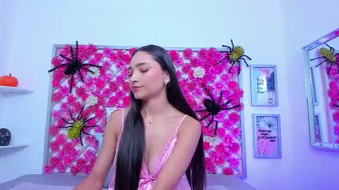 Snapshot of hannah_miller_1 chatting on 29, 10, 2025 Hannah Miller online show from 29, 10, 2025