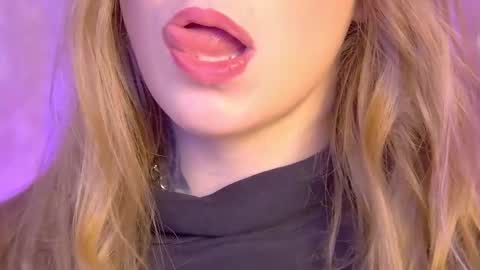 Snapshot of hannahmonttana chatting on 30, 9, 2025 Pearl online show from 30, 9, 2025