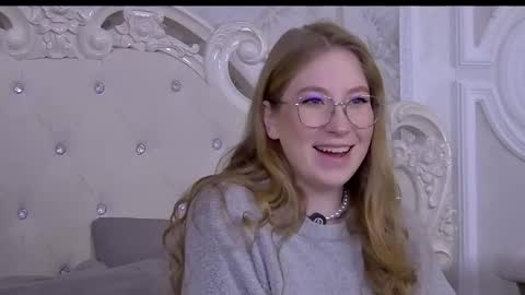 Snapshot of hannahmonttana chatting on 8, 10, 2025 Pearl online show from 8, 10, 2025