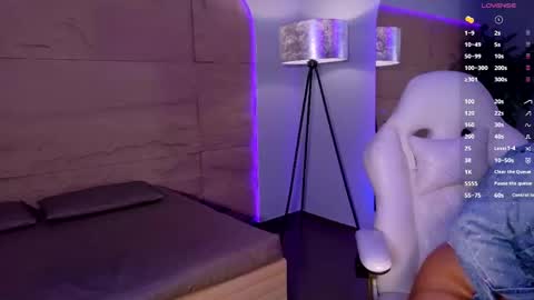 Snapshot of hannahmonttgomery chatting on 16, 5, 2026 hannahmonttgomery Help me reach 100 Hands up online show from 16, 5, 2026