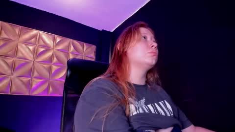 hannamartinn_ online show from 24, 9, 2025