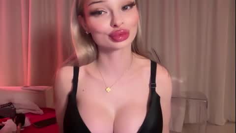 Snapshot of hannaxlovex chatting on 19, 11, 2025 FREE LIMITED online show from 19, 11, 2025