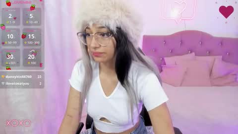 Snapshot of hanni_tay chatting on 5, 12, 2025 HANNI online show from 5, 12, 2025