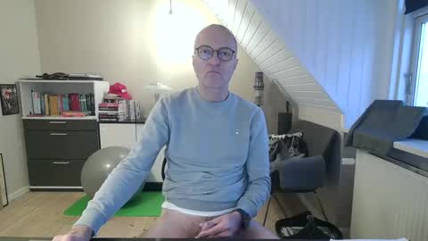 Snapshot of hanse_1 chatting on 2, 1, 2025 Hanse online show from 2, 1, 2025