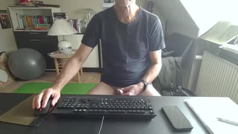 Snapshot of hanse_1 chatting on 11, 10, 2025 Hanse online show from 11, 10, 2025