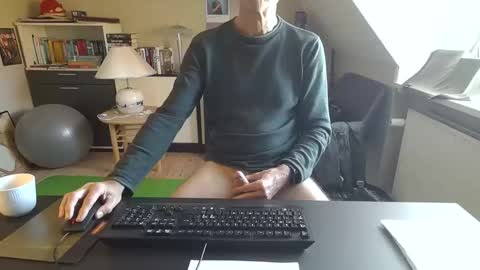 Snapshot of hanse_1 chatting on 16, 10, 2025 Hanse online show from 16, 10, 2025