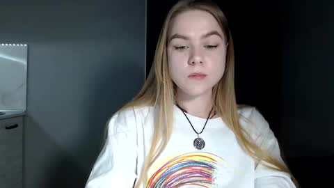 happy_fox_ online show from 17, 4, 2026