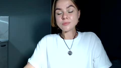 happy_fox_ online show from 10, 6, 2026