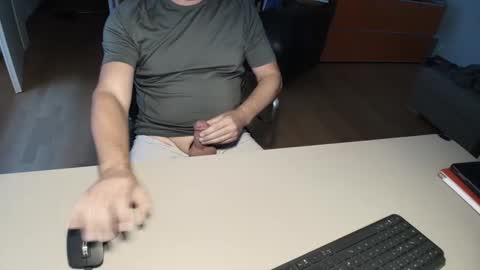 Snapshot of happybugger chatting on 20, 9, 2025 Cum for you online show from 20, 9, 2025