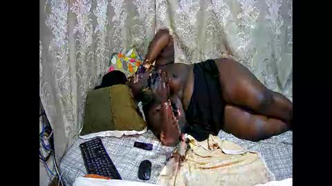 happysonia online show from 3, 11, 2025