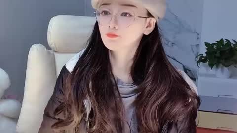 Snapshot of happysweetie168 chatting on 17, 12, 2024 Daisy online show from 17, 12, 2024