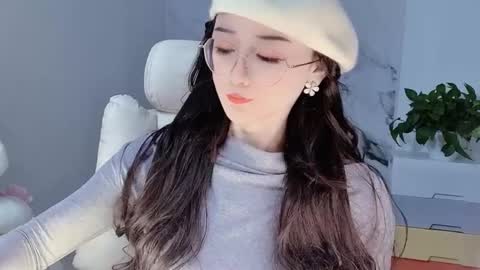 Snapshot of happysweetie168 chatting on 22, 12, 2024 Daisy online show from 22, 12, 2024