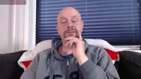 Snapshot of hardmrlazy chatting on 5, 1, 2025 MrLazy online show from 5, 1, 2025