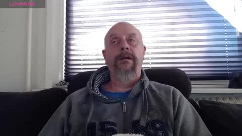 Snapshot of hardmrlazy chatting on 21, 11, 2025 MrLazy online show from 21, 11, 2025