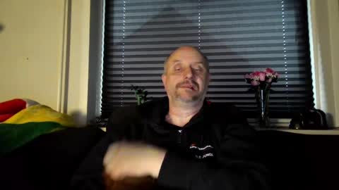 Snapshot of hardmrlazy chatting on 8, 6, 2026 MrLazy online show from 8, 6, 2026