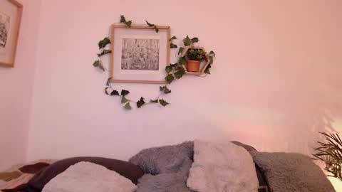 Snapshot of harmonyy01 chatting on 27, 2, 2025 Harmony Please help me to reach 100 thumbs up online show from 27, 2, 2025