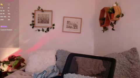 Snapshot of harmonyy01 chatting on 15, 9, 2025 Harmony Please help me to reach 100 thumbs up online show from 15, 9, 2025