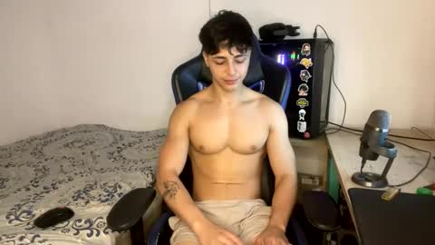 Snapshot of harry_p01 chatting on 8, 12, 2024 harry_p01 online show from 8, 12, 2024