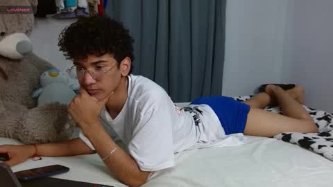 Snapshot of harrytwink18 chatting on 6, 4, 2026 HARRY online show from 6, 4, 2026