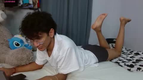 Snapshot of harrytwink18 chatting on 7, 4, 2026 HARRY online show from 7, 4, 2026