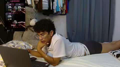 Snapshot of harrytwink18 chatting on 8, 4, 2026 HARRY online show from 8, 4, 2026