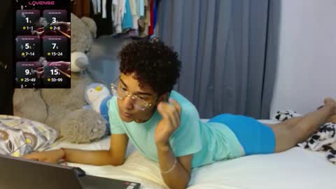 Snapshot of harrytwink18 chatting on 8, 4, 2026 HARRY online show from 8, 4, 2026