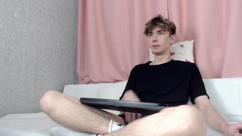 Snapshot of harvey_foster chatting on 18, 12, 2025 harvey_foster online show from 18, 12, 2025