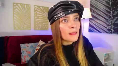 Snapshot of hat_girl chatting on 25, 2, 2025 Nicole online show from 25, 2, 2025