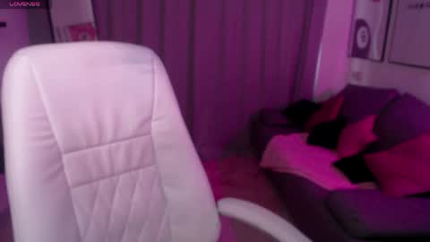 Mia online show from 12, 4, 2026