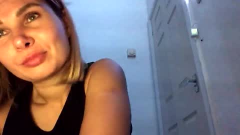 Snapshot of hayle_emmie chatting on 18, 10, 2025 Hayle online show from 18, 10, 2025