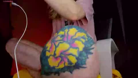 Snapshot of hayles_strong chatting on 1, 11, 2025 Elle online show from 1, 11, 2025