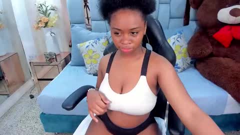 Snapshot of hazel_lanee chatting on 30, 10, 2025 hazel_lanee online show from 30, 10, 2025