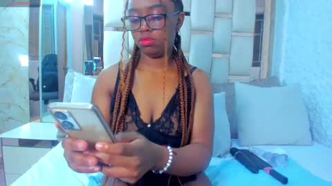 Snapshot of hazel_lanee chatting on 4, 11, 2025 hazel_lanee online show from 4, 11, 2025