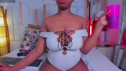 hazel_lanee online show from 1, 6, 2026