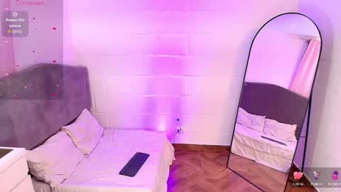 HAZEL LYNN ROSS online show from 8, 9, 2025