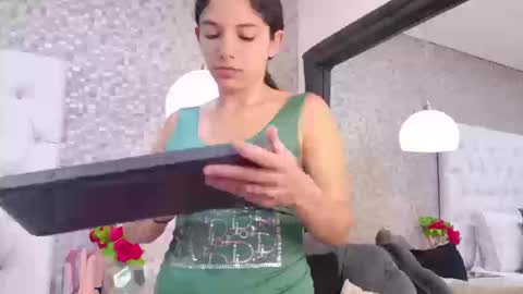 Snapshot of hazelmoret chatting on 9, 9, 2025 HazelMoret online show from 9, 9, 2025