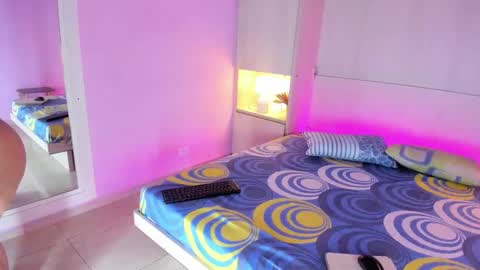 Snapshot of hazelstonne chatting on 23, 11, 2025 HAZEL online show from 23, 11, 2025