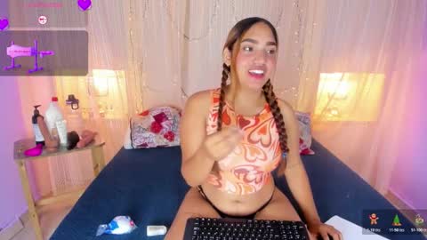 Snapshot of hazelstonne chatting on 18, 12, 2025 HAZEL online show from 18, 12, 2025