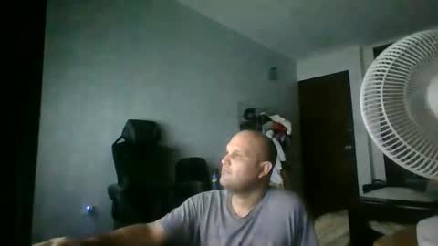 Snapshot of heavy_rebellxc chatting on 13, 11, 2025 Heavy Rebell online show from 13, 11, 2025