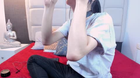 Keira Hecate online show from 17, 1, 2025